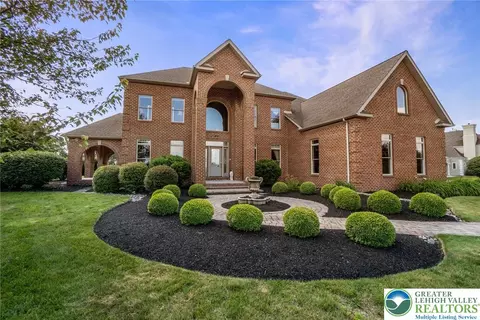 4260 W Wyndemere Cir, Schnecksville, PA 18078