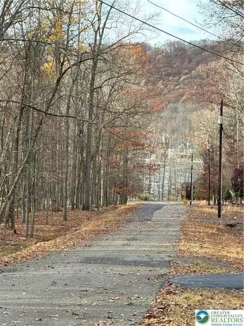West Tuscarora Drive, Luzerne, PA
