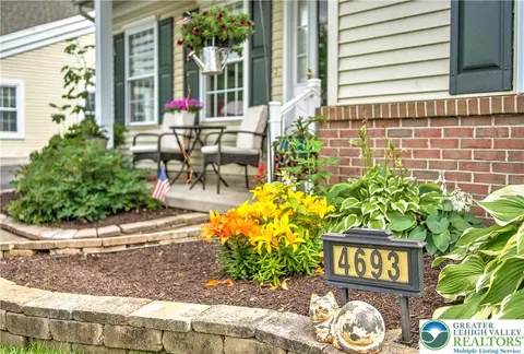 4693 Bluegrass Ln, Macungie, PA 18062