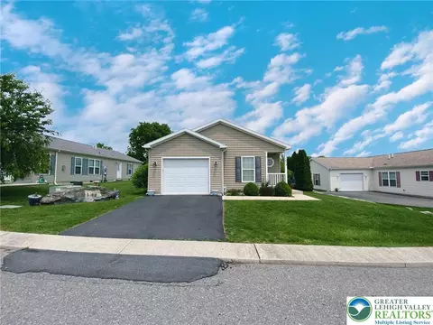 673 Rosecliff Dr, Forks Twp, PA 18040