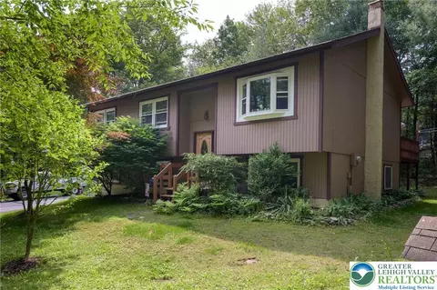 1412 Sherwood Forest Rd, Saylorsburg, PA 18353