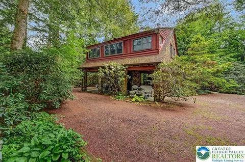 37 Cove Rd, Bear Creek Village, PA 18602