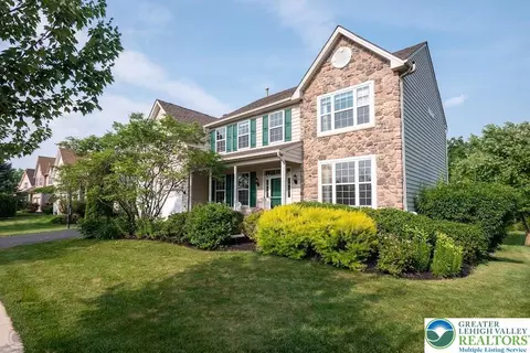 640 Yorkshire Dr, Breinigsville, PA 18031