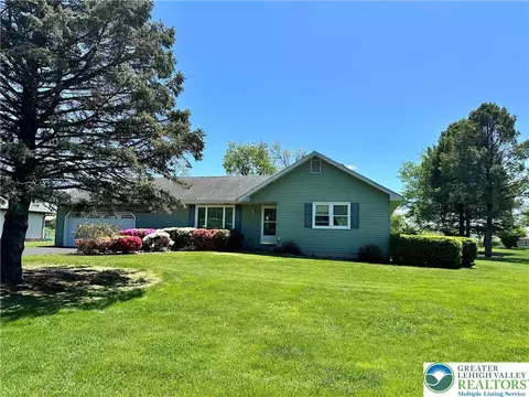 3812 W Greenwood Dr, Bethlehem, PA 18020