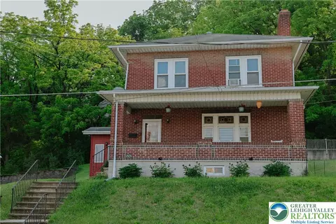 5242 3rd St, Cementon, PA 18052
