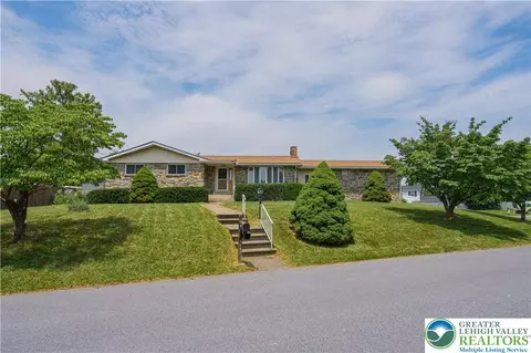 3442 Hickory Cir, Allentown, PA 18103