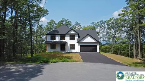 3631 Oak Ridge Dr, Slatington, PA 18080