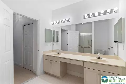 Bath - 1883 Gregory Pl, Hellertown, PA 18055 photo 2 of 3