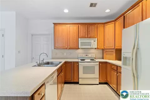 Kitchen - 1883 Gregory Pl, Hellertown, PA 18055 photo 2 of 3