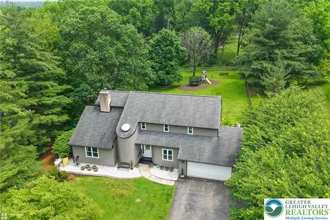 1925 Peach Tree Ln, Bethlehem, PA 18015