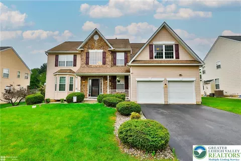 10 Windrift Ct, Easton, PA 18045