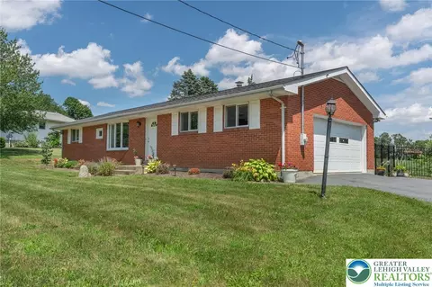 88 Moorestown Dr, Bath, PA 18014