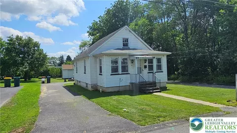 532 Oakwood St, Palmer Township, PA 18045