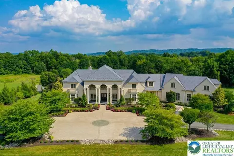 5044 Vera Cruz Rd, Saucon Twp, PA 18034