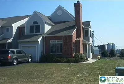 7755 Cross Creek Cir, Breinigsville, PA 18031