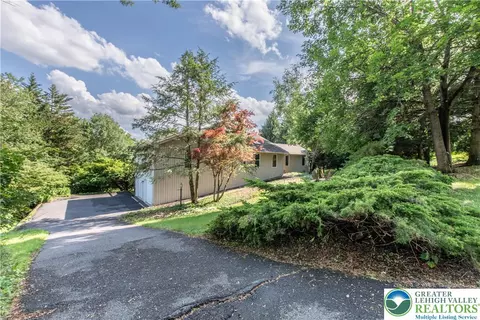 20 Stewart Ct, Easton, PA 18042