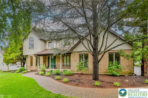 6242 Domarray St, Coopersburg, PA 18036