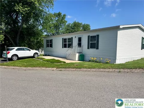102 Restful Rd, Allen Twp, PA 18067