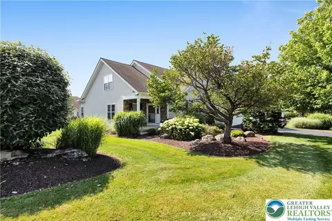 1320 Hedgerow Dr, Forks Twp, PA 18040