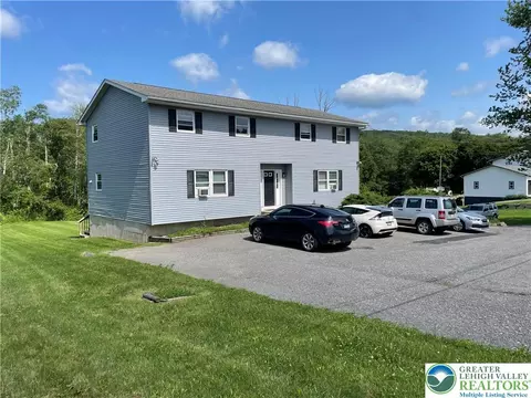 1295 Bunny Ln, Brodheadsville, PA 18322