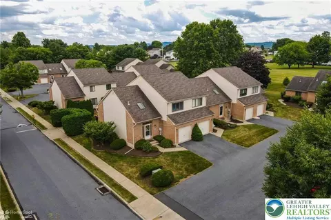 3225 Oakland Square Dr, Bethlehem, PA 18020