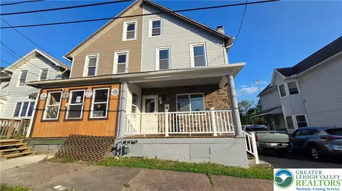 68 Spruce St, Luzerne, PA 18702