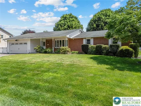 2704 Plymouth Dr, Palmer Township, PA 18045
