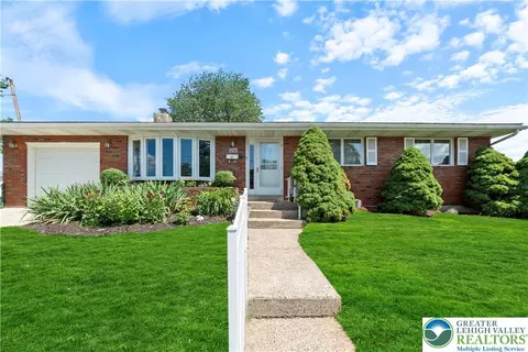 275 E Thomas Ave, Hellertown, PA 18055