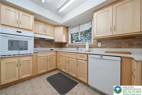 Kitchen - 275 E Thomas Ave, Hellertown, PA 18055 photo 1 of 3