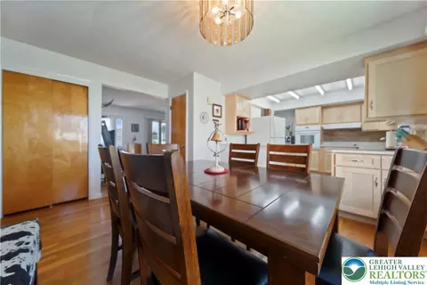Dining - 275 E Thomas Ave, Hellertown, PA 18055 photo 2 of 3