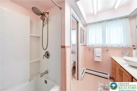 Bath - 275 E Thomas Ave, Hellertown, PA 18055 photo 2 of 3