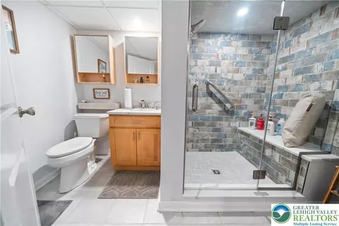 Bath - 275 E Thomas Ave, Hellertown, PA 18055 photo 3 of 3