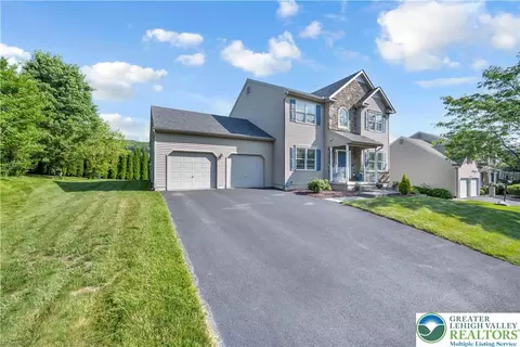 2130 Eagles Landing Dr, Nazareth, PA 18064