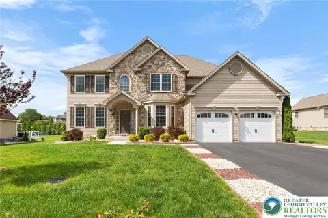 237 Danbury Dr, Nazareth, PA 18064