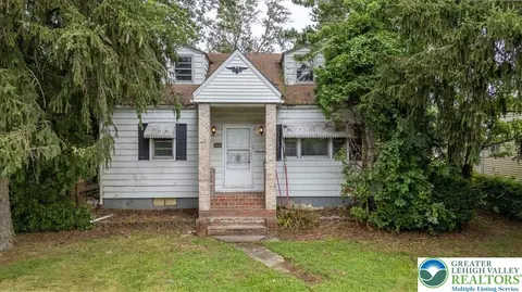 3665 Lehigh St, Hokendauqua, PA 18052