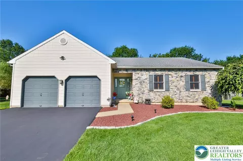 4691 Hampshire Dr, Bethlehem, PA 18017