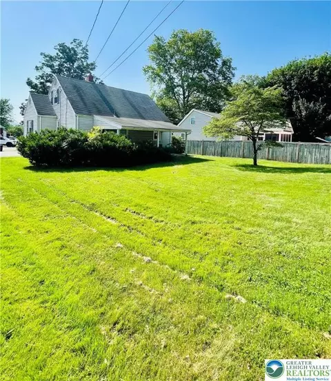 309 Willow Rd, Hellertown, PA 18055 photo 2