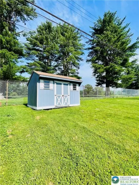309 Willow Rd, Hellertown, PA 18055 photo 10