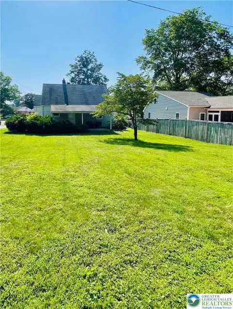 309 Willow Rd, Hellertown, PA 18055 photo 8