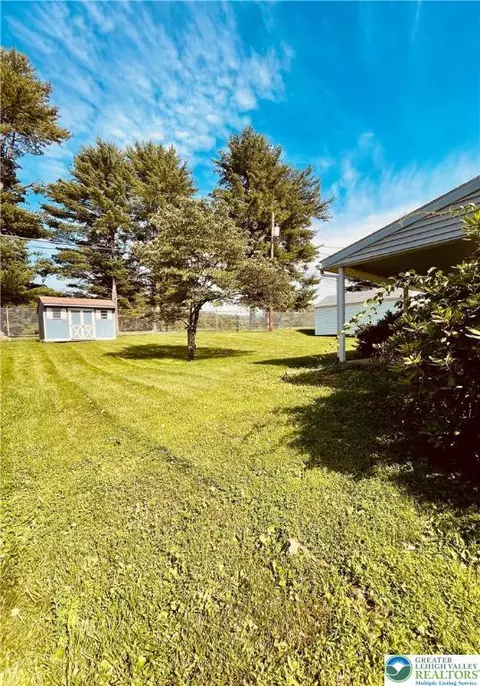 309 Willow Rd, Hellertown, PA 18055 photo 22