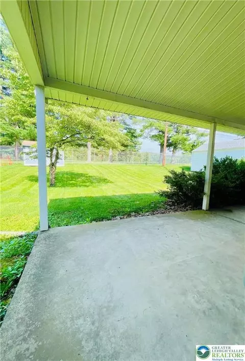 309 Willow Rd, Hellertown, PA 18055 photo 23