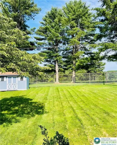 309 Willow Rd, Hellertown, PA 18055 photo 24
