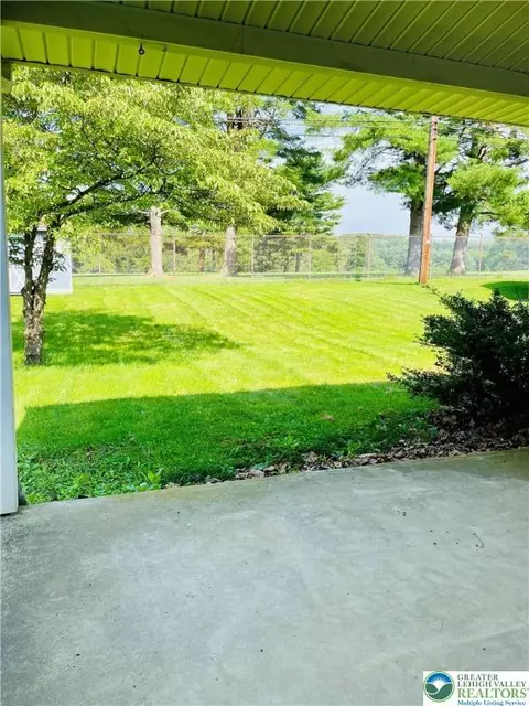 309 Willow Rd, Hellertown, PA 18055 photo 6