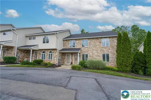 26 Chestnut Commons Ct, Forks Twp, PA 18040