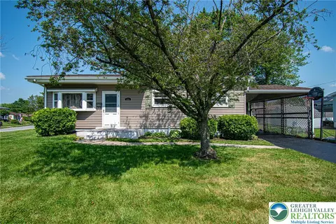 806 Circle Dr, Catasauqua, PA 18032