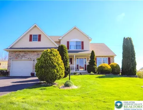 3104 Peacock Dr, Bethlehem, PA 18020