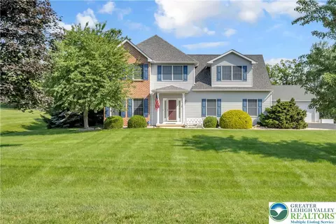 101 Blackstone Dr, Wind Gap, PA 18091