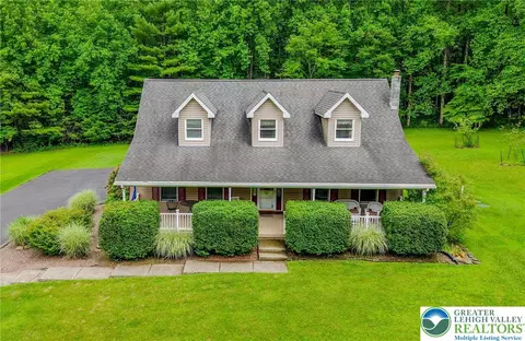 142 Hickory Ln, Stroudsburg, PA 18360
