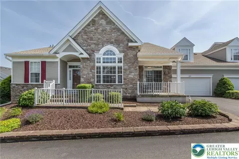 1880 Felicity Ln, Hellertown, PA 18055