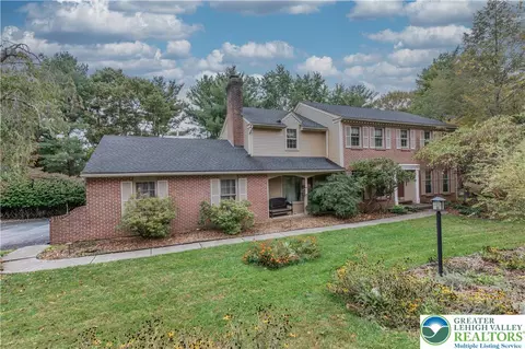 4804 Parkview Dr S, Emmaus, PA 18049